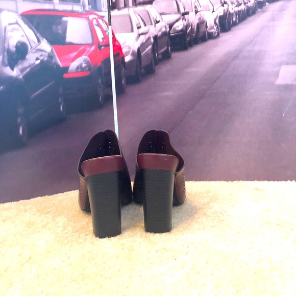 Burgundy heels. - Picture 4 of 5